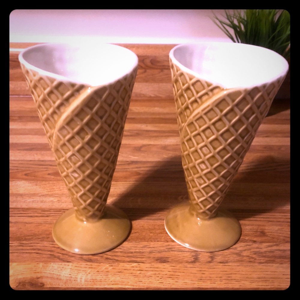 Ceramic ice cream cone bowls